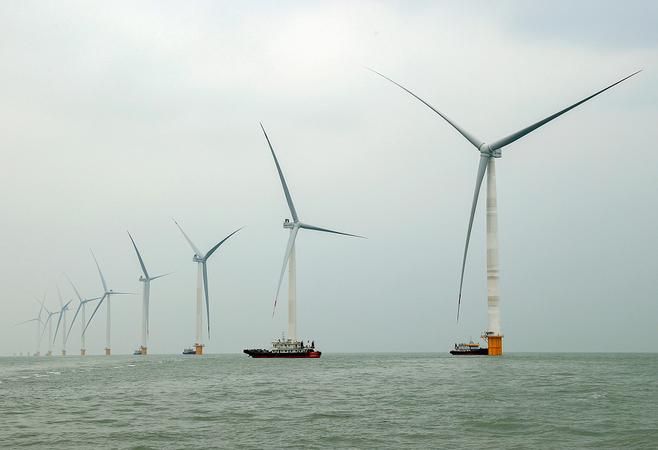 Проспериращо развитие в КНР на добива на вятърна енергия в открито море